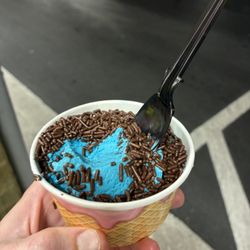 Single scoop of cookie monster with sprinkles