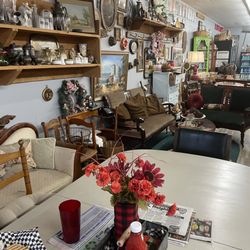 CLN Mercantile - Seating inside