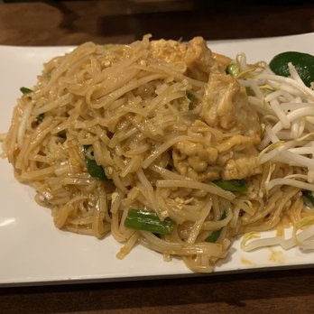 Pho Basil - Pad Thai (10000/5 yums) HUGE PORTION - Vietnamese Near Me - Boston, Massachusetts Pho Basil - Pad Thai (10000/5 yums) HUGE PORTION - Vietnamese Near Me - Boston, Massachusetts
