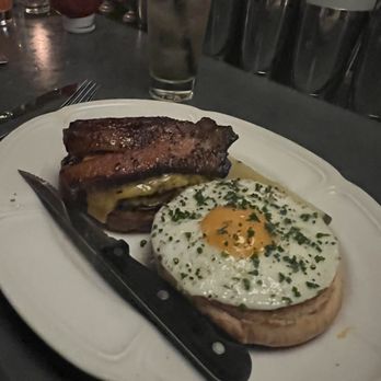 Au Cheval - Single Cheeseburger - Bars Near Me - Chicago, Illinois