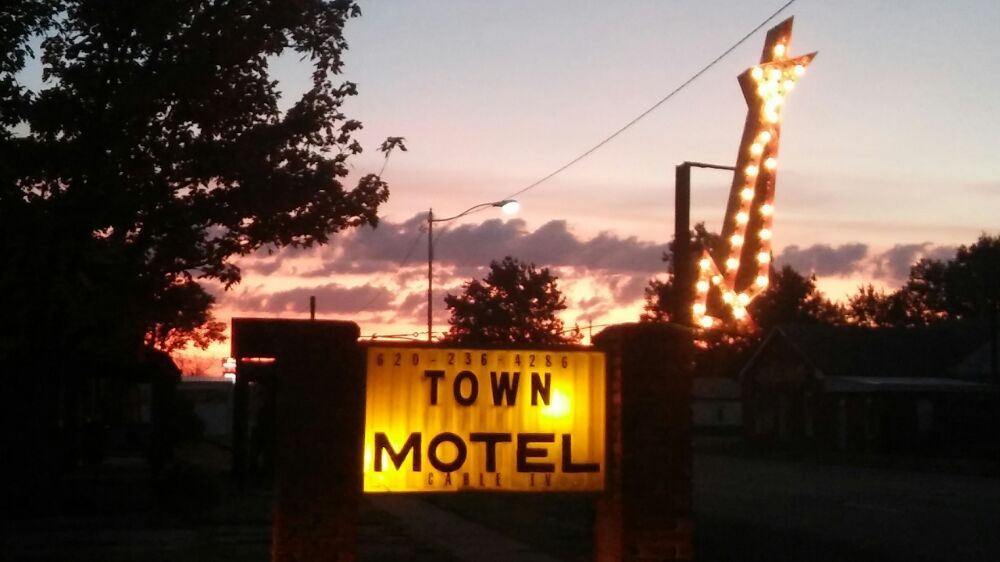 TOWN MOTEL 121 Maple St, Chetopa, Kansas Hotels Phone Number Yelp