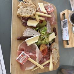 L'Escapade - Excellent charcuterie board!