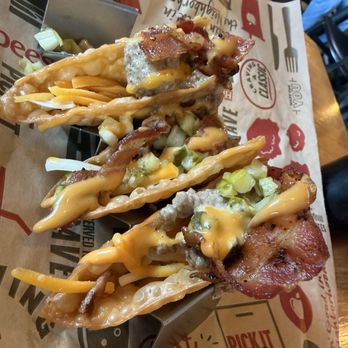 Applebee's Grill + Bar - Wonton burger tacos appetizer - American Near Me - Plattsburgh, New York Applebee's Grill + Bar - Wonton burger tacos appetizer - American Near Me - Plattsburgh, New York