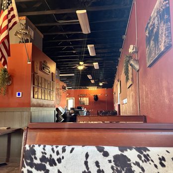 Kane’s Cattle - Sitting area - Steakhouses Near Me - Crystal River, Florida Kane’s Cattle - Sitting area - Steakhouses Near Me - Crystal River, Florida
