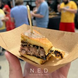 Comet Burgers St. Clair Shores - Cuzzy Burger Sample (Burger Battle Detroit 2024)
