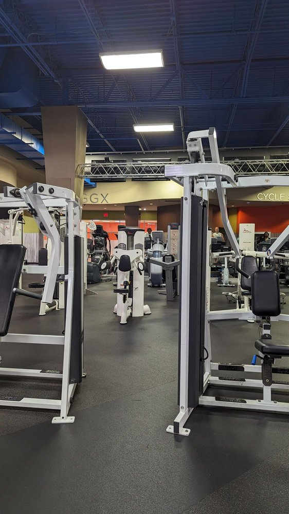 GOLD’S GYM BRASSFIELD 15 Photos & 44 Reviews 3711 Battleground Ave