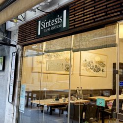 Síntesis - Front door