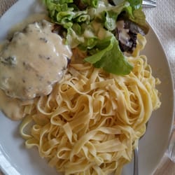 Le Bristol - Tagliatelles et steak haché au bleu d'Auvergne.