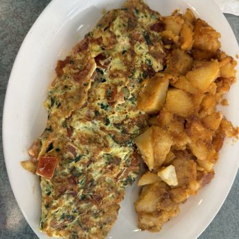 Slayton Place - Mediterranean omelette home fries - Breakfast & Brunch Near Me - Spencerport, New York Slayton Place - Mediterranean omelette home fries - Breakfast & Brunch Near Me - Spencerport, New York