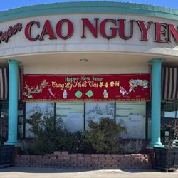 Super Cao Nguyen - Entrance