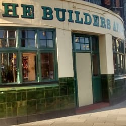 The Builders Arms - The highstreet side. The entrance is to the left