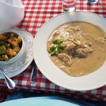 Nußbaumerin - Zwiebelrostbraten an einer Zwiebel Senf Sauce - Austrian Near Me - Berlin, BE Nußbaumerin - Zwiebelrostbraten an einer Zwiebel Senf Sauce - Austrian Near Me - Berlin, BE