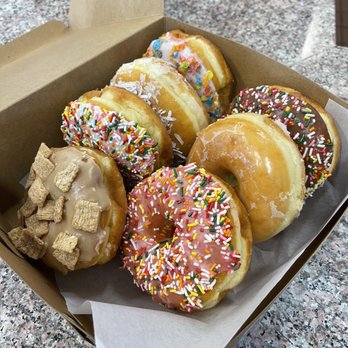 Donut Star - Glazed, chocolate sprinkle, strawberry sprinkle, vanilla sprinkle, Cinnamon Toast Crunch, fruity pebbles and coconut - Donuts Near Me - Irvine, California