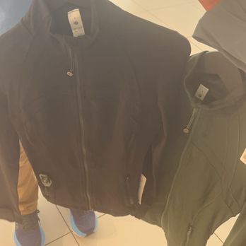 lululemon - Sports Wear Near Me - Honolulu, Hawaii