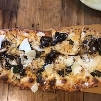 Trillium - Smoked chicken flatbread - New American Near Me - Boise, Idaho Trillium - Smoked chicken flatbread - New American Near Me - Boise, Idaho