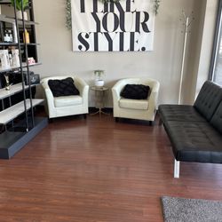 Express Cuts & Tans - Nice waiting area.