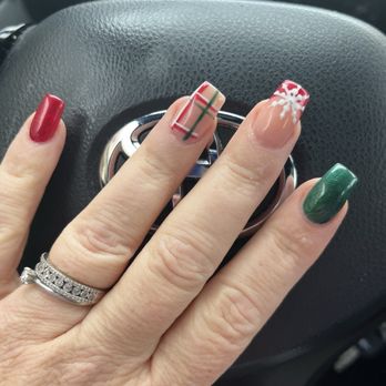 Lavish Nails & Spa - Nail Salons Near Me - Modesto, California