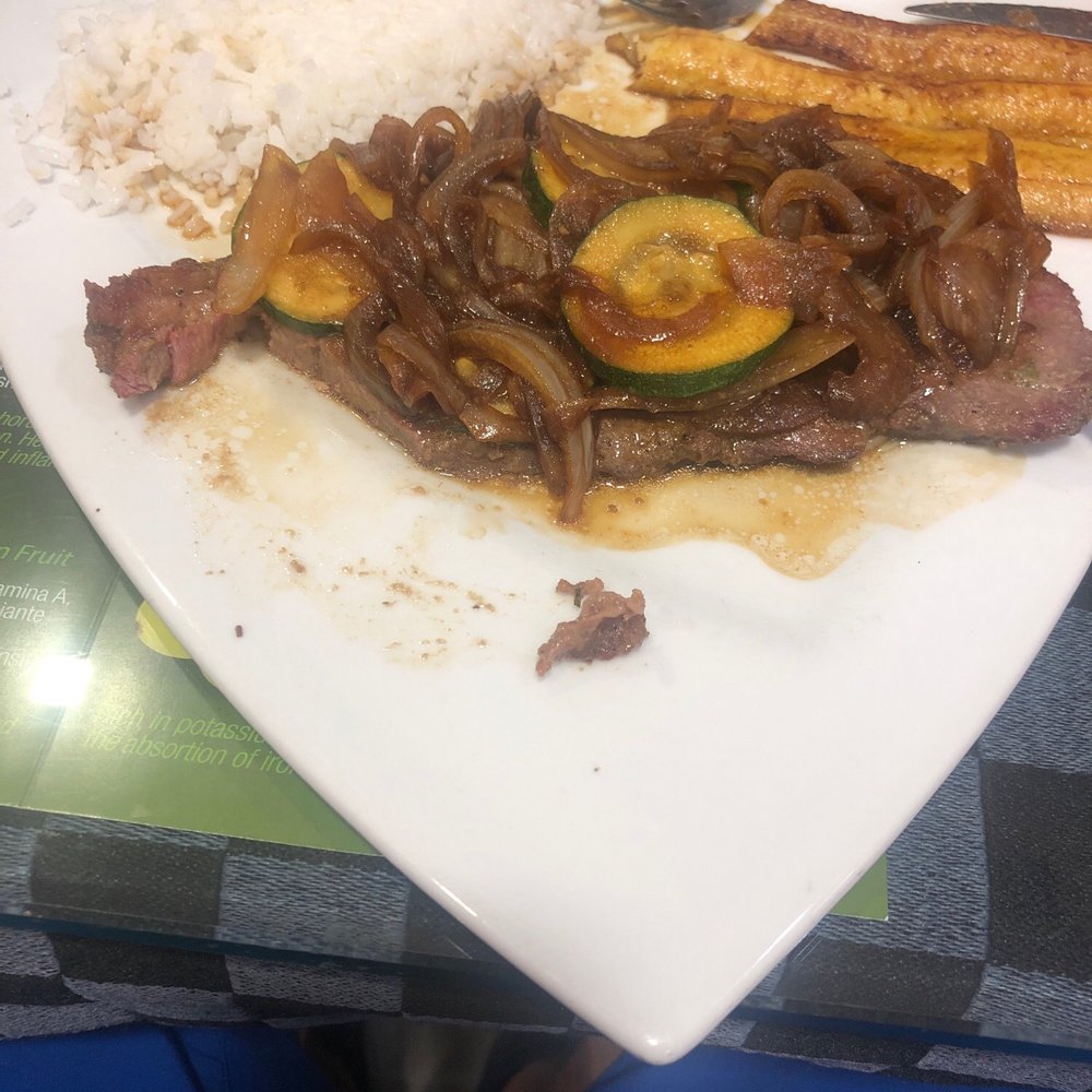Mi Rincon - Bistec encebollado con arroz y platano - Colombian Near Me - Barcelona, B Mi Rincon - Bistec encebollado con arroz y platano - Colombian Near Me - Barcelona, B