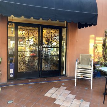 La Mascota Bakery - Front entrance with side patio - Bakeries Near Me - Los Angeles, California