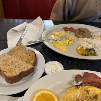 Joe's Diner - Eating breakfast - Breakfast & Brunch Near Me - Phoenix, Arizona