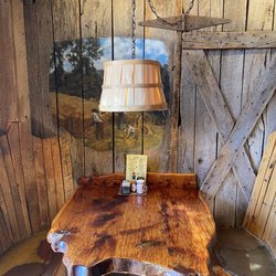 The Yellow Deli - Warsaw - Booth seating