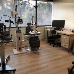 Tapadia Eye Care - Examination room, where our patients can discuss their care with Dr. Tapadia in a calm, relaxed setting.