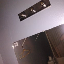 Fourchon Marina - No light bulbs in bathroom