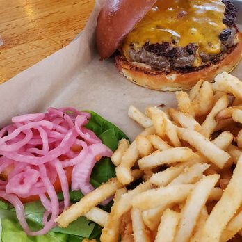 West End - House ground burger with cheddar - Gastropubs Near Me - Santa Cruz, California