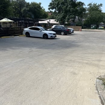 Micklethwait Craft Meats - Parking lot - Food Trucks Near Me - Austin, Texas
