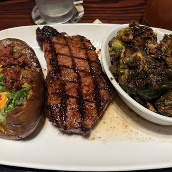 LongHorn Steakhouse - Steakhouses Near Me - Castleton, Indiana