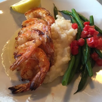 Arnies Restaurant Edmonds - Garlic Shrimp Skewers Dinner - tasty but high price for small serving - Seafood Near Me - Edmonds, Washington