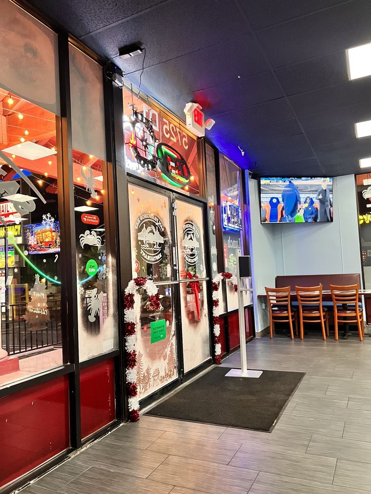 San Francisco Bay Restaurant - Photo 2