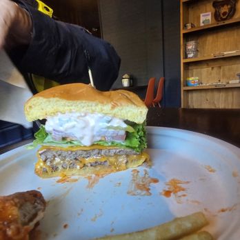 The Bear Trap - Mama Bear burger - Beer Bar Near Me - Big Bear Lake, California