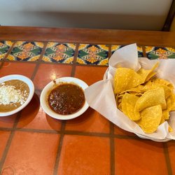 Fonda Oaxaqueña East Wenatchee - Complementary chip and salsa and beans