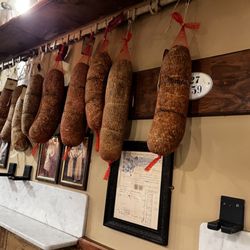 La Prosciutteria - Meat on the walls