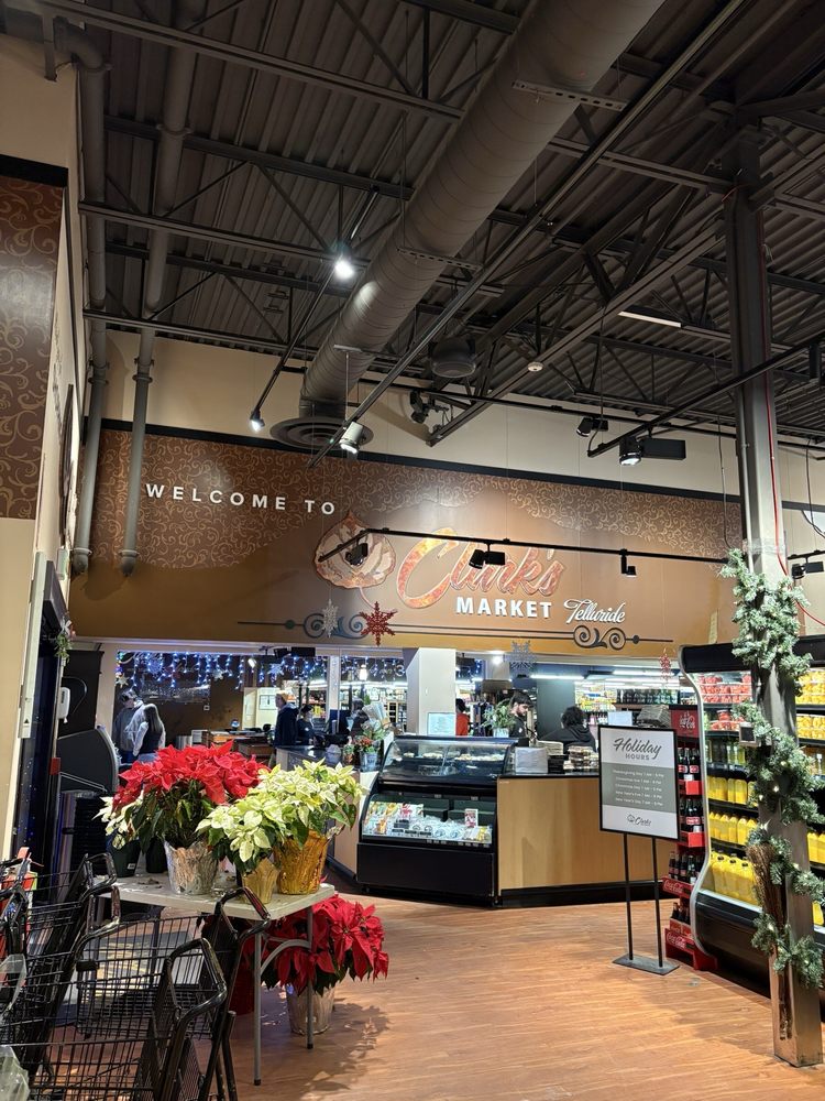 Clark's Market Logo