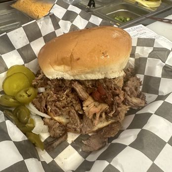 Boot Stompin’ BBQ - Pulled pork Sandwich! - Barbeque Near Me - Columbia, Tennessee