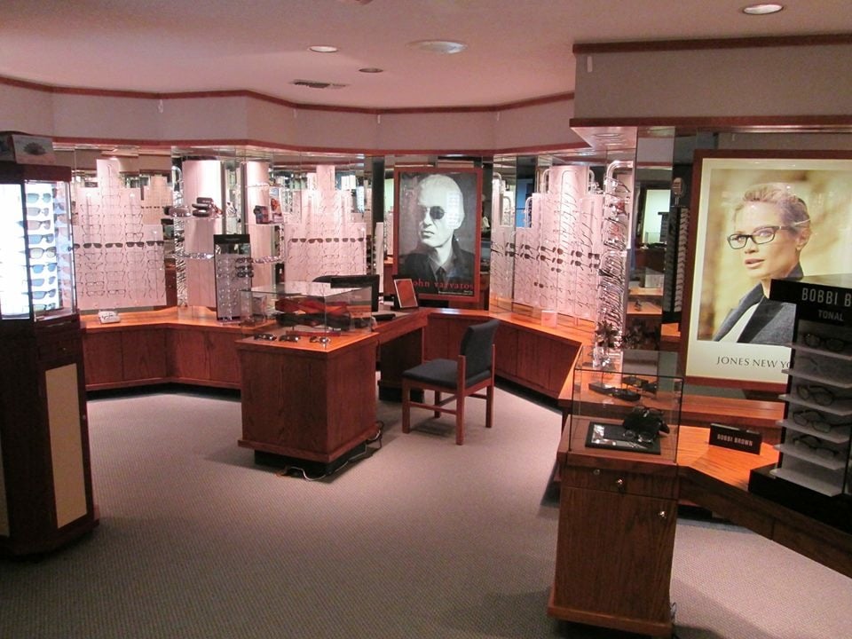 FAMILY EYE HEALTH CENTER Updated October 2024 6004 SW 9th St, Des