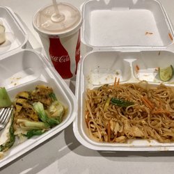 Thai Palace Restaurant - The disappointing swimming rama (my husband was hungry so he started eating before the pic), thai iced tea, chicken phad thai.