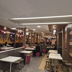 Jollibee - One dining area