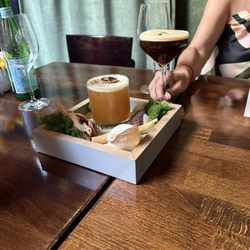 Robert’s Tropical Table