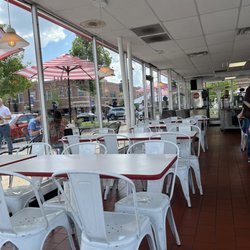 Shane's Deli - Inside