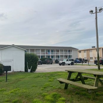 Mariner Inn & Suites - Picnic area - Hotels Near Me - Kill Devil Hills, North Carolina