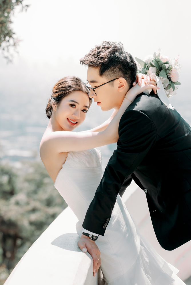 E Sweet Makeup Studio  Logo