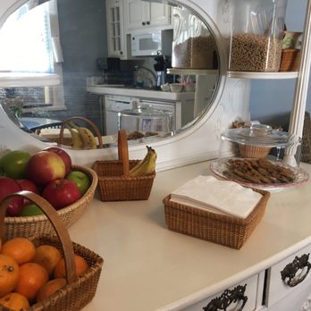 Periwinkle Inn - The kitchen area - Bed & Breakfast Near Me - Nantucket, Massachusetts