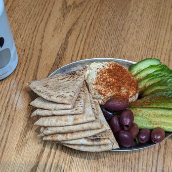 Hip Vegan - Hummus plate - Vegan Near Me - Ojai, California Hip Vegan - Hummus plate - Vegan Near Me - Ojai, California