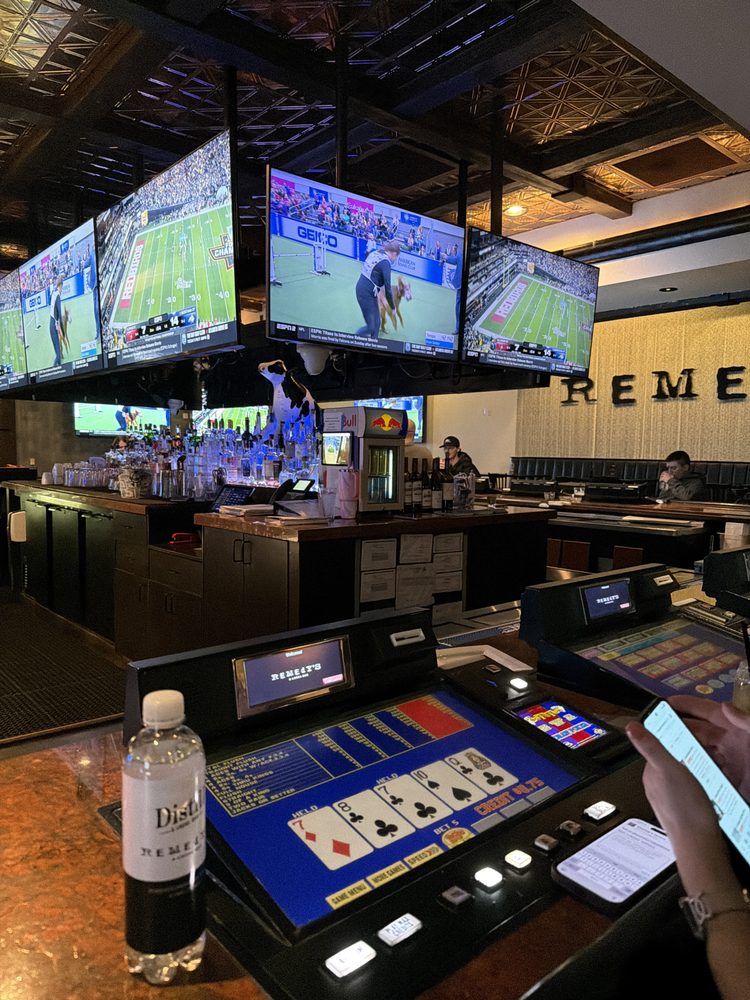 Remedy’s Tavern - Photo 2