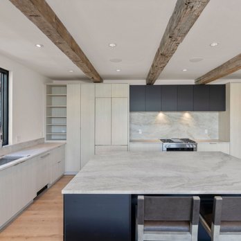 Hoins Construction - a large kitchen with a marble island - General Contractors Near Me - Telluride, Colorado Hoins Construction - a large kitchen with a marble island - General Contractors Near Me - Telluride, Colorado