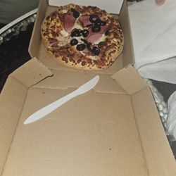 Double or Nothin Pizza - Pizza with olives and ham