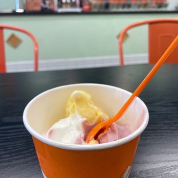 Blitzer's! Premium Frozen Yogurt - No toppings today but the topping options are wonderful ! - Ice Cream & Frozen Yogurt Near Me - Menifee, California Blitzer's! Premium Frozen Yogurt - No toppings today but the topping options are wonderful ! - Ice Cream & Frozen Yogurt Near Me - Menifee, California